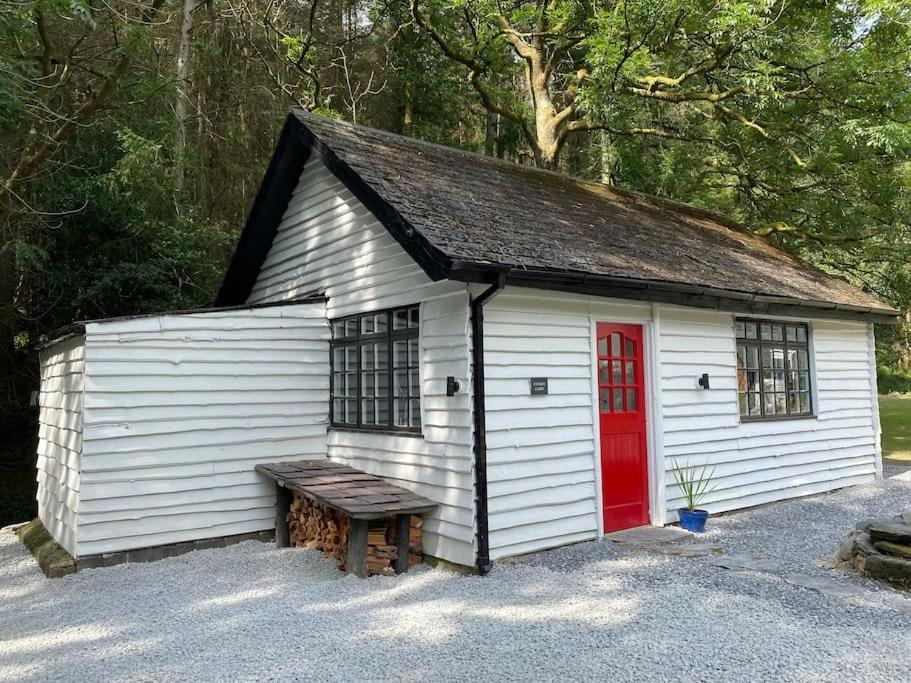 Cuckoo Cabin, Tyn Y Cwm Eglwys-Fach ภายนอก รูปภาพ