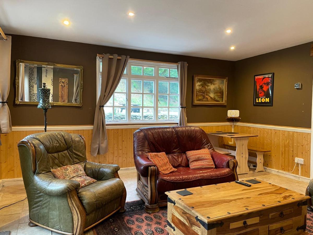 Cuckoo Cabin, Tyn Y Cwm Eglwys-Fach ภายนอก รูปภาพ