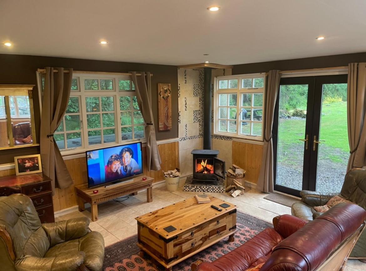 Cuckoo Cabin, Tyn Y Cwm Eglwys-Fach ภายนอก รูปภาพ