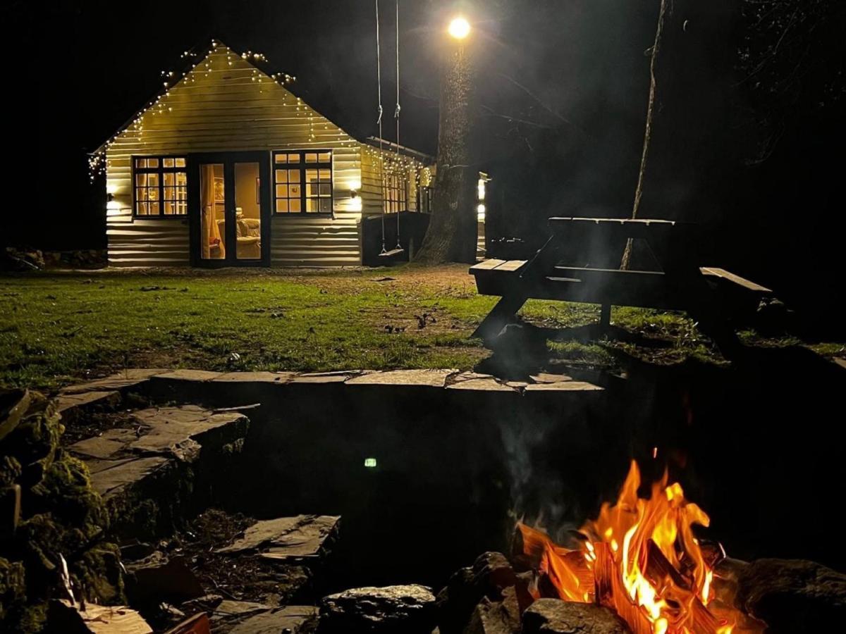 Cuckoo Cabin, Tyn Y Cwm Eglwys-Fach ภายนอก รูปภาพ